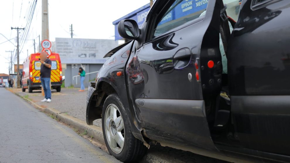 Carro Fura Preferencial Bate Contra Outro Ve Culo E Atropela Pedestres