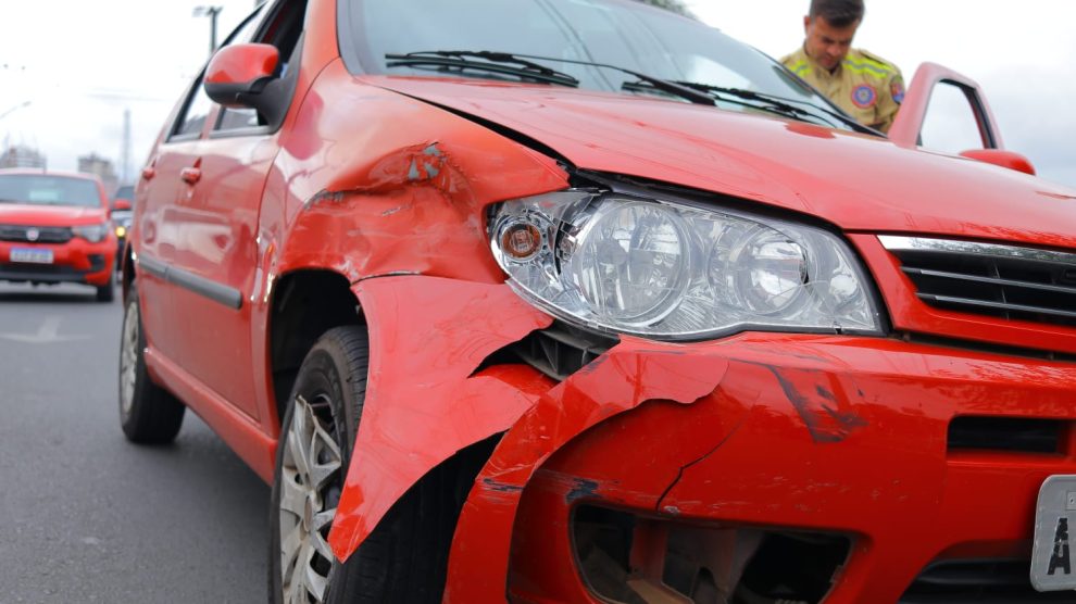 Carro Fura Preferencial Bate Contra Outro Ve Culo E Atropela Pedestres