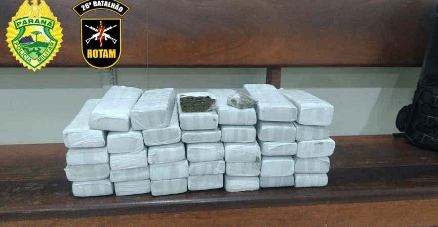 Rotam apreende 20 kg de drogas em ônibus de viagem na região