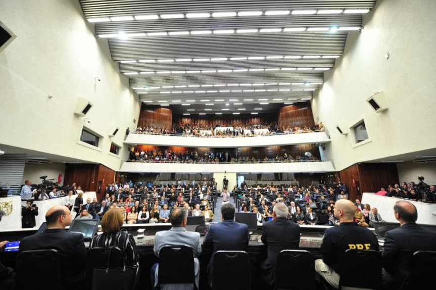 Deputados estaduais do PR aprovam aumento de 37% no próprio salário