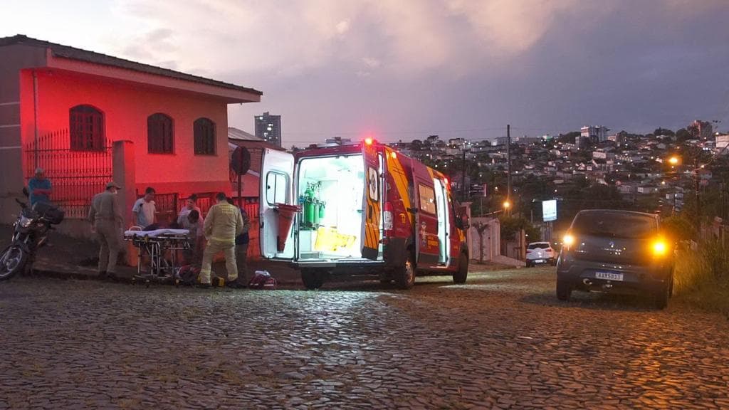 <strong>Motociclista tem grave fratura em acidente no Uvaranas</strong>