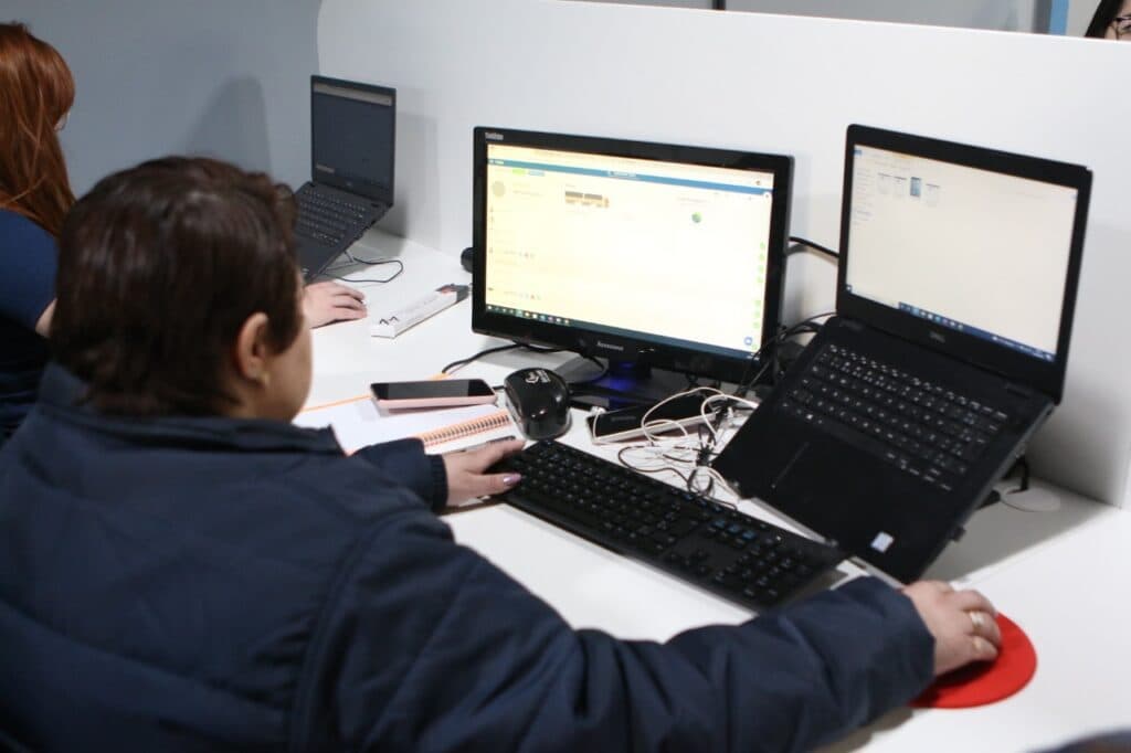 Agência do Trabalhador oferta mais de 130 vagas para pessoas com deficiência em PG