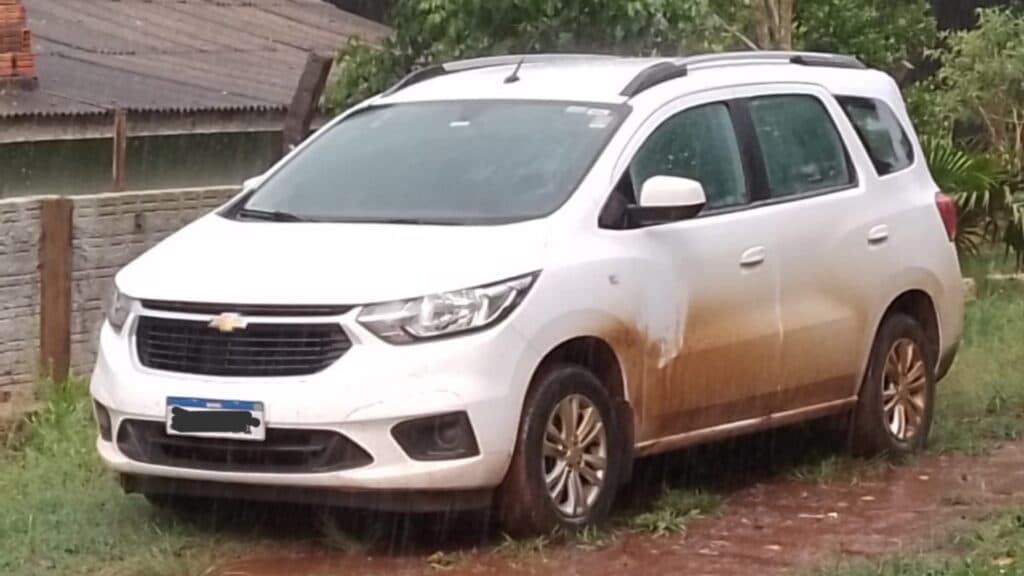 Polícia recupera carro furtado e detém 2 suspeitos em Teixeira Soares