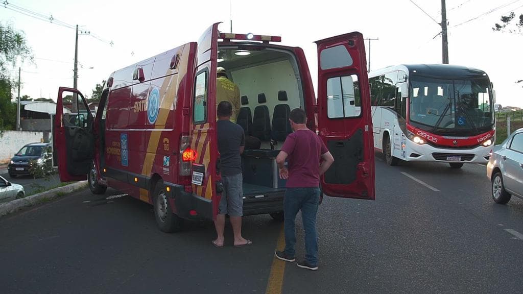 Idoso fica ferido após ser atropelado na Avenida Monteiro Lobato