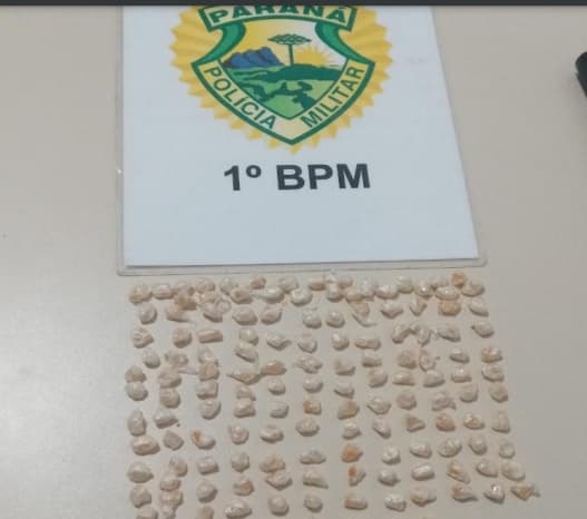 Dois adultos e um adolescentes flagrados com cocaína em  Castro