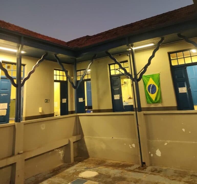 Após protestos NRE se manifesta sobre fechamento de turmas em Ponta Grossa
