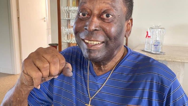 Fãs de Pelé se preocupam com estrutura montada em Vila Belmiro