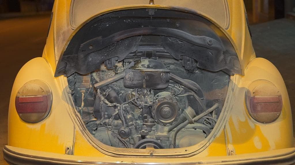 Motor de fusca pega fogo em avenida de PG