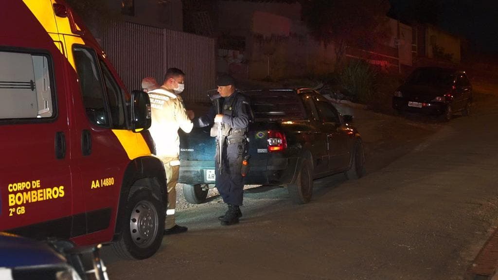 Desconhecidos invadem casa e agridem moradora
