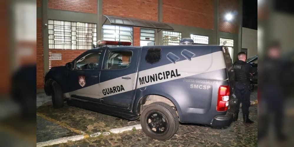 Arrombador preso pela GM dentro de caixa de papelão em PG