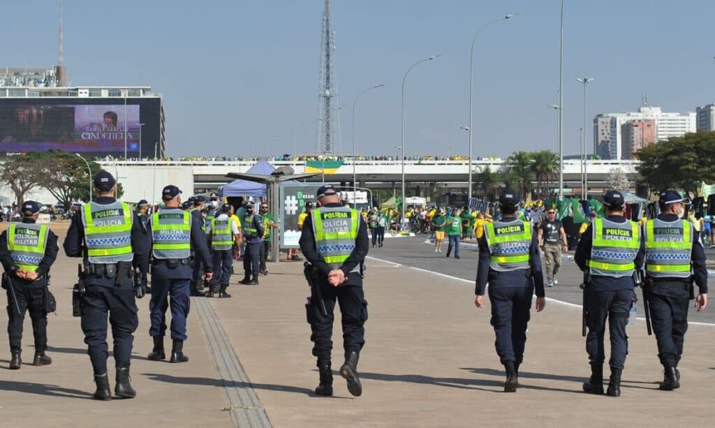 Câmara aprova projeto que trata de normas gerais para policias militares