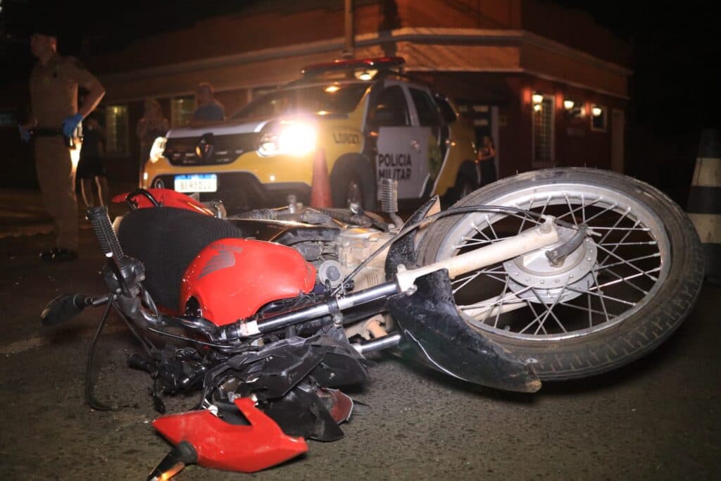 Motociclista sofre ferimentos em colisão com Voyage em PG