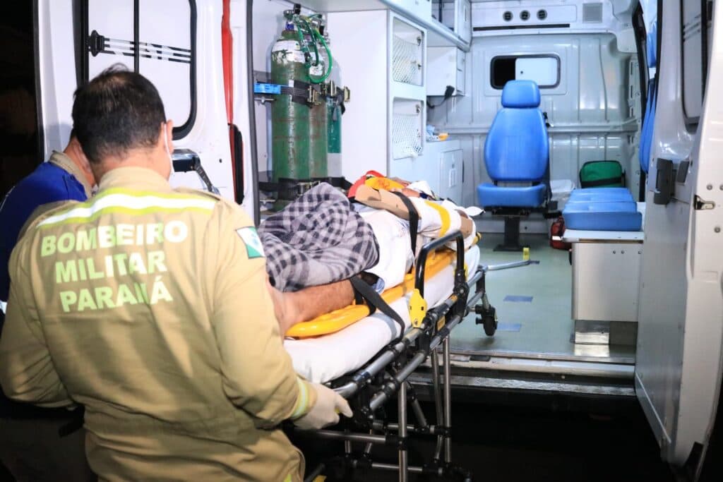 Motoqueiro fura preferencial e sofre ferimentos graves