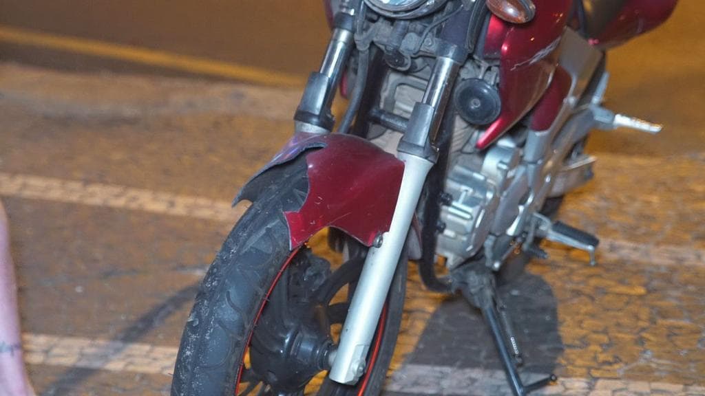 Policial sofre fratura de braço em colisão moto e auto em PG