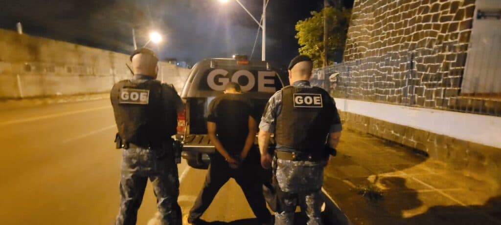 Homem é flagrado pela GM tentando furtar peças de veículos em PG