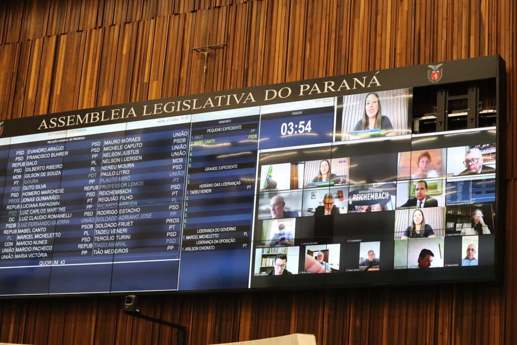 Deputados do Paraná votam o próprio salário nesta quarta