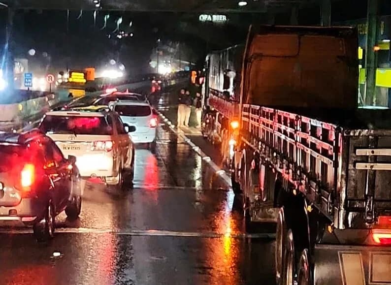 ATENÇÃO: Chuvas causam queda de barreira em Guaratuba e BR-376 volta a ser interditada