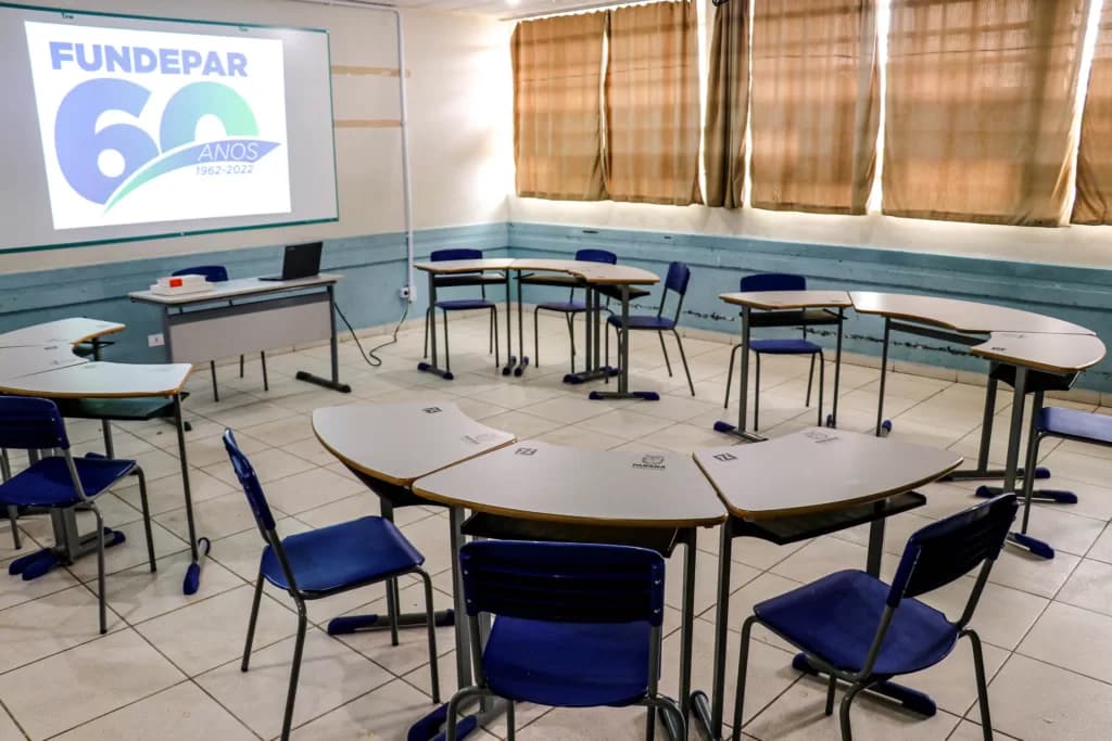 Estado inicia entrega 112 mil novas carteiras aos colégios estaduais