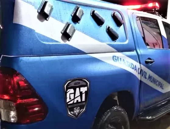 Homem ameaça ex com faca, descumpre medida protetiva e é preso pelo GAT em PG