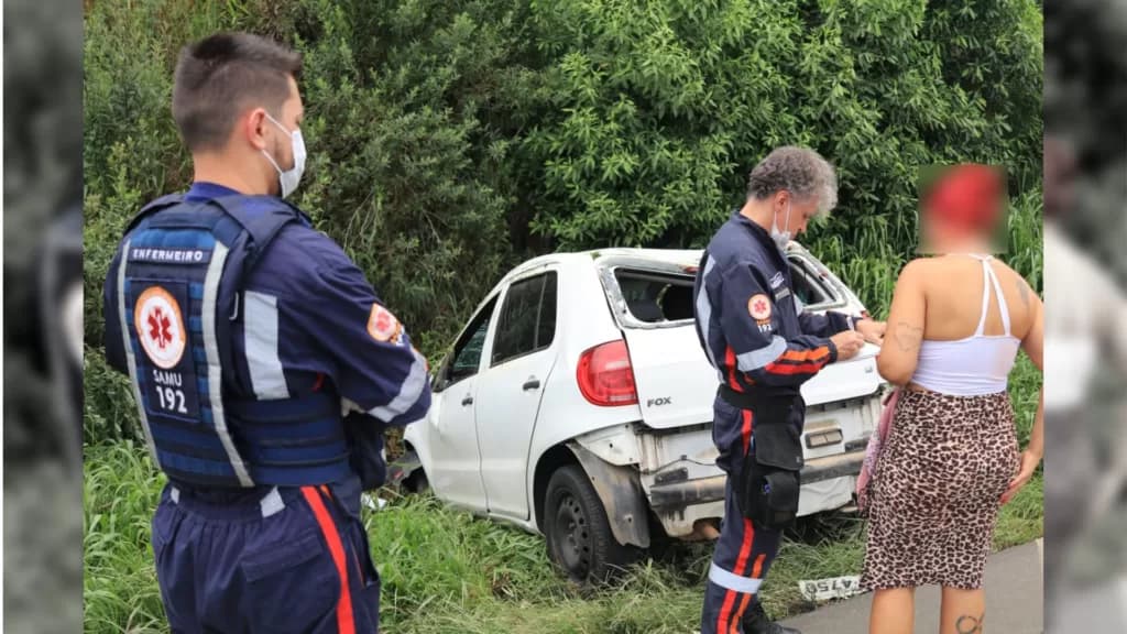 Motorista se distrai, perde controle da direção e carro capota em rodovia de PG