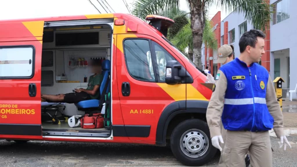 Motociclista fica ferido durante colisão traseira em Uvaranas