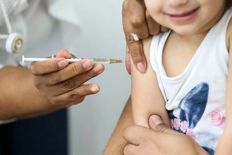 Em dia de vacinação, população de PG alega falta de vacina