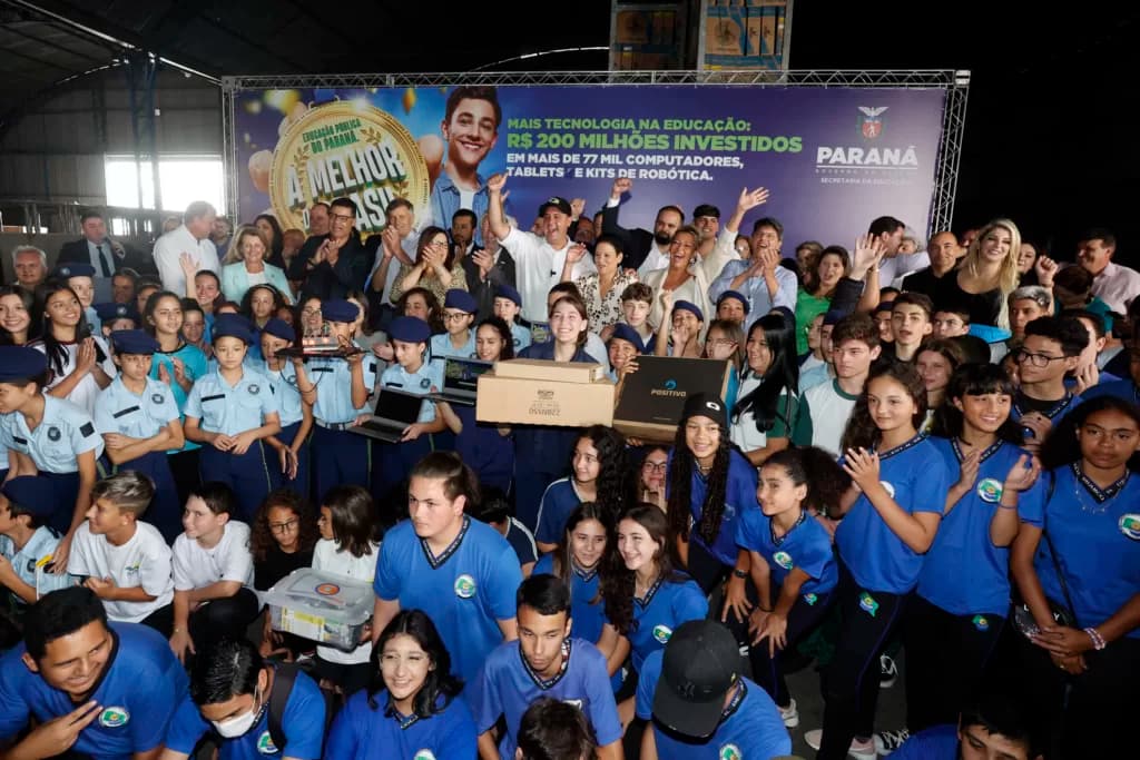<strong>Estado distribui 77 mil novos equipamentos de informática e kits de robótica para escolas</strong>