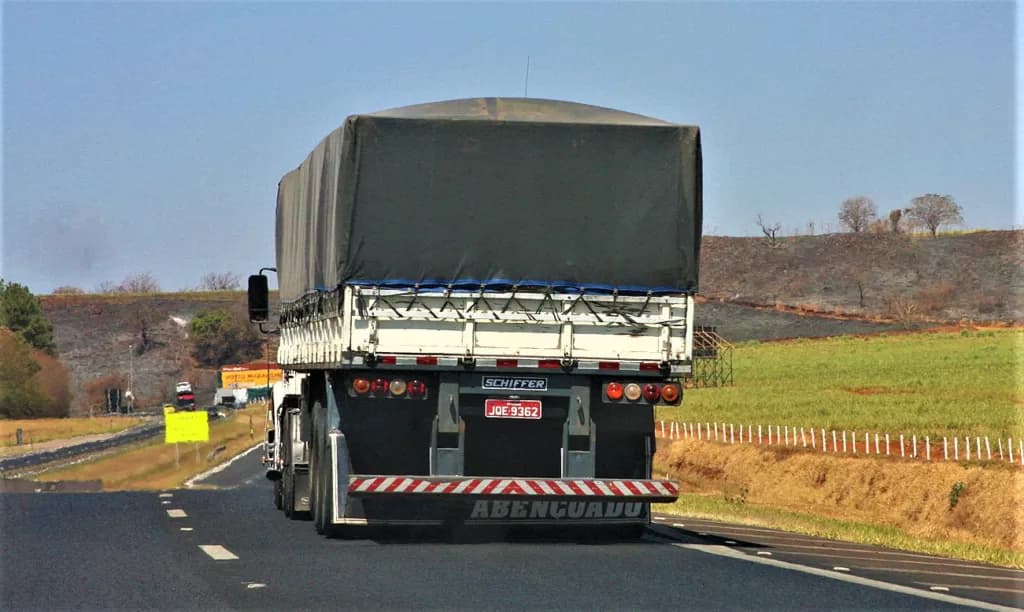 Governo reajusta tabela de preços mínimos para fretes rodoviários