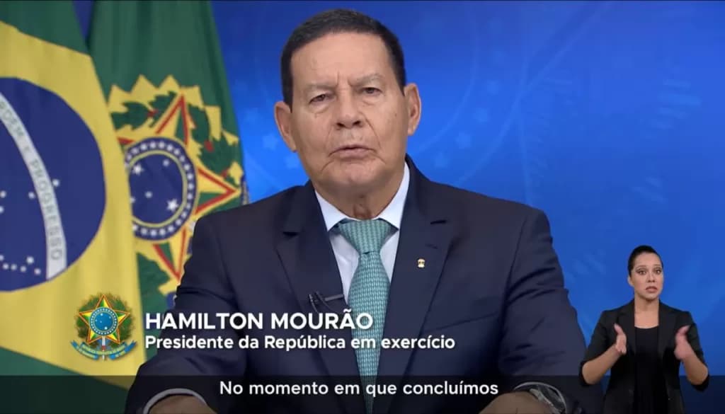 Mourão crítica Bolsonaro em um último pronunciamento oficial