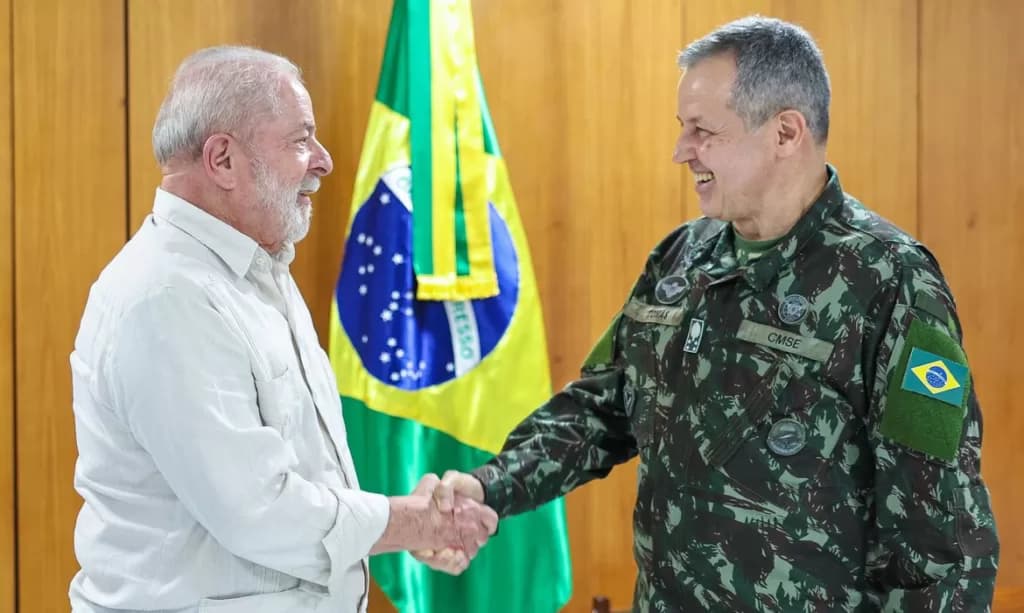 Lula anuncia general Tomás para novo Comando do Exército