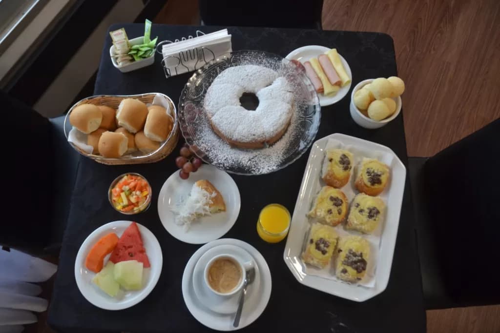 Hotéis ponta-grossenses oferecem café da manhã aos moradores de toda a cidade
