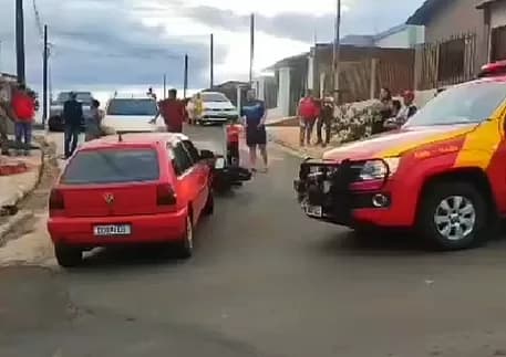 Homem com sinais de embriaguez atropela pai e filho em bairro de Castro