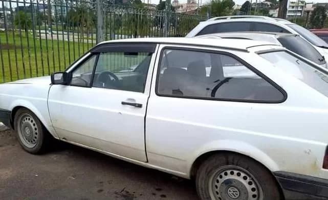 Homem dirige bêbado, provoca guardas municipais e tem carro apreendido em Castro