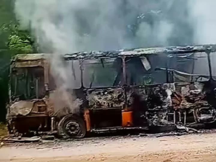 Ônibus que trafegava pela Estrada do Cerne pega fogo na divisa de Ponta Grossa e Campo Largo