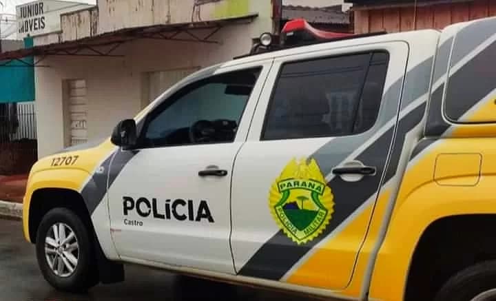 Polícia prende dois jovens por tráfico de drogas em bairro de Castro
