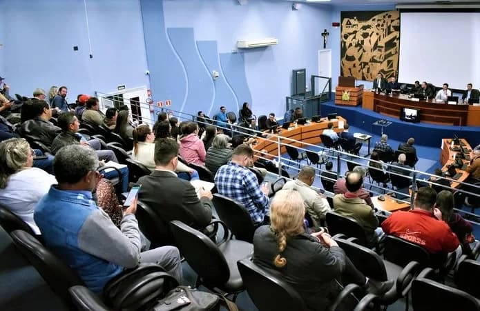 Alegando a garantia de mais transparência, Prefeitura desmarca audiência pública sobre transporte
