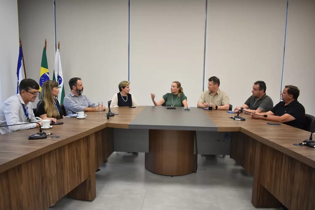 ACIPG recebe prefeita Elizabeth Schmidt e secretários municipais de PG