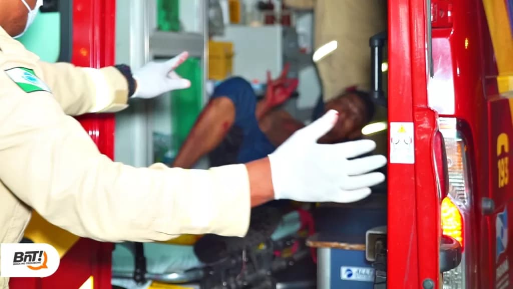 Homem é esfaqueado nas costas e corre risco de morte