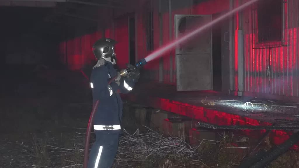 Incêndio destrói barracões da empresa ferroviária Rumo