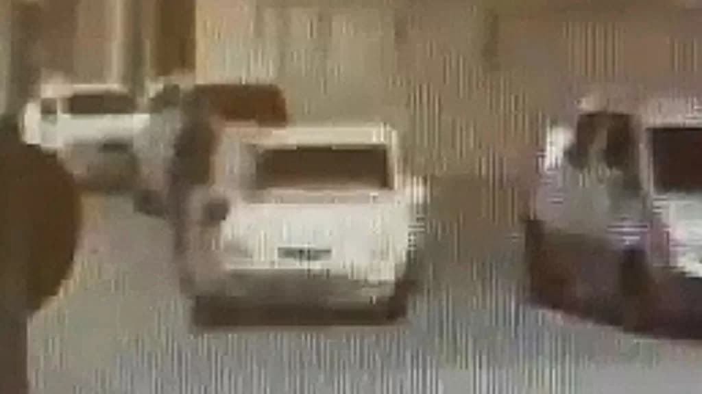 Câmeras de segurança flagram roubo de veículo na frente da Santa Casa no centro de PG