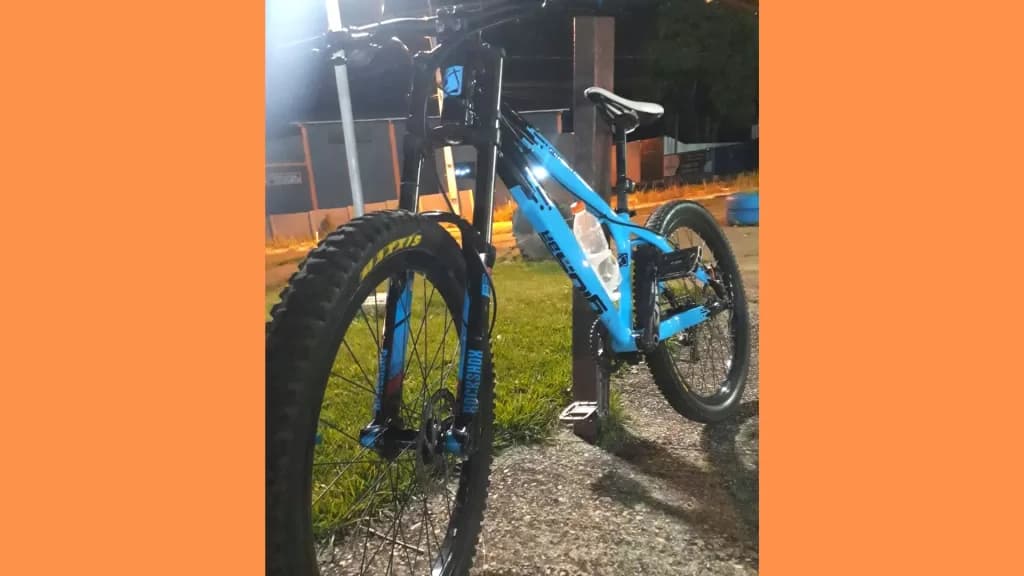 Mulher tem bicicleta roubada no pátio do próprio trabalho em PG