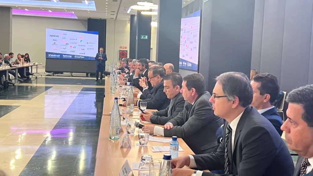 Deputado Aliel Machado participa de feira tecnológica na Espanha