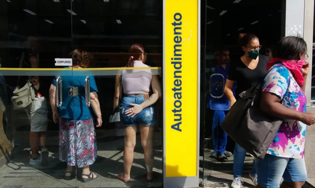 <strong>Bancos reabrem após feriado de carnaval</strong>