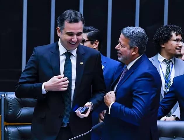 Rodrigo Pacheco e Arthur Lira são reeleitos e permanecem até 2025 como presidentes do Senado e da Câmara