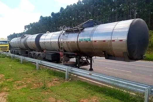 Carga de óleo vegetal é furtada após ser deixada estacionada em posto de PG