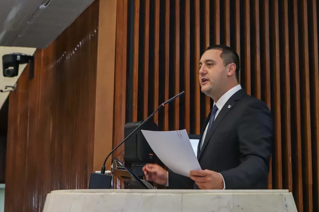 Ratinho Júnior defende continuidade de obras na abertura dos trabalhos da Assembleia Estadual