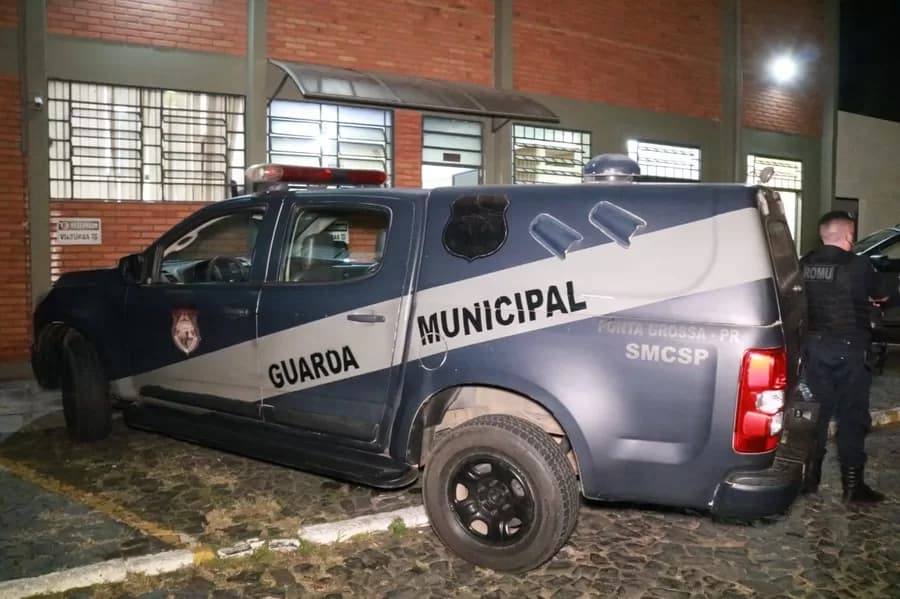 Ex-namorado abusivo é preso após ameaçar mulher no centro de PG