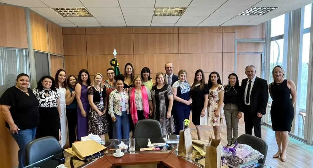 <strong>Secretária da Família e Desenvolvimento Social de Ponta Grossa participa de reunião no Ministério das Mulheres</strong>