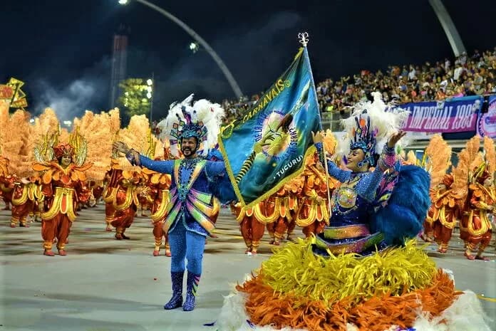 Segundo dia de desfiles de carnaval de São Paulo acontece neste sábado (18). Veja os enredos