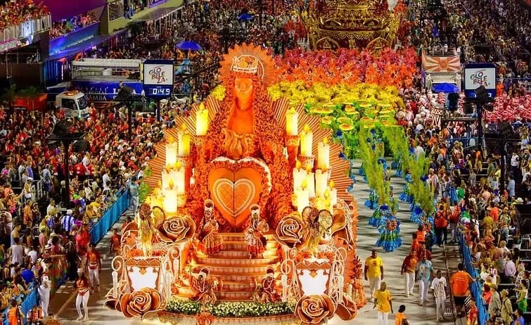 Último dia de desfiles do Carnaval do Rio de Janeiro acontece nesta segunda (20). Veja os enredos